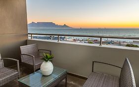 Modern Beachfront With Ocean Views - Infinity G9, Blouberg, Cape Town